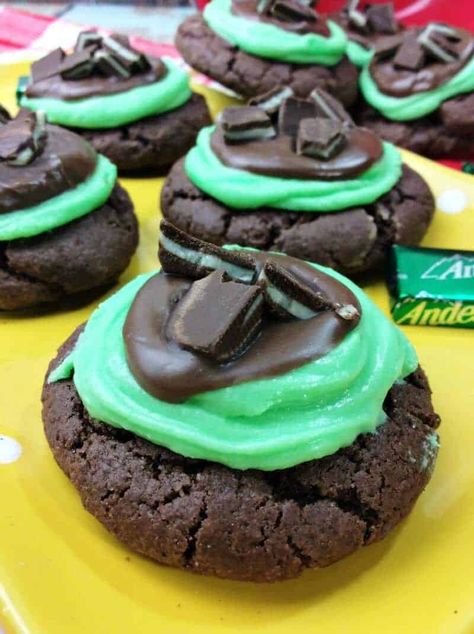 Andes Mint Cookies Grasshopper Cookies, Best Christmas Cookie Recipes, Andes Mint Cookies, Andes Mints, Chocolate Mint Cookies, Best Christmas Cookie Recipe, Andes Mint, Cookies And Cream Cake, Cookie Recipes Unique