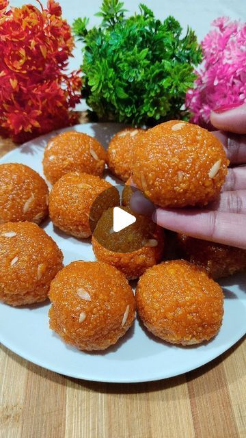 Laddu Recipe Indian Sweets, Easy Indian Sweet Recipes, Laddu Recipe, Orange Food, Festival Food, Orange Food Coloring, Gram Flour, Desi Food, Cardamom Powder