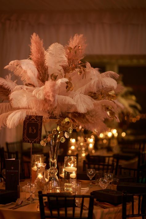 Ostrich Feather Table Centerpiece, Feather Candle Centerpieces, Feather Table Setting, Old Hollywood Flowers, Boho Masquerade, Feather Table Centerpieces, Sweet Sixteen Centerpieces, Quinceañera Themes, Feather Wedding Decorations