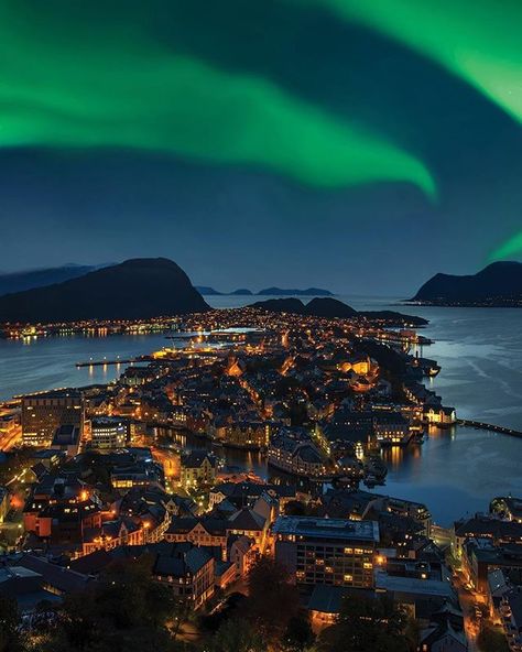 By day Alesund is the picture-perfect setting epitome #Norways Western Fjord country. By night during #NorthernLights season  its simply magic. Norway Roadtrip, Northern Lights Norway, Cities To Visit, Alesund, Bergen Norway, Beautiful Cities, See The Northern Lights, Oslo Norway, Launching Soon