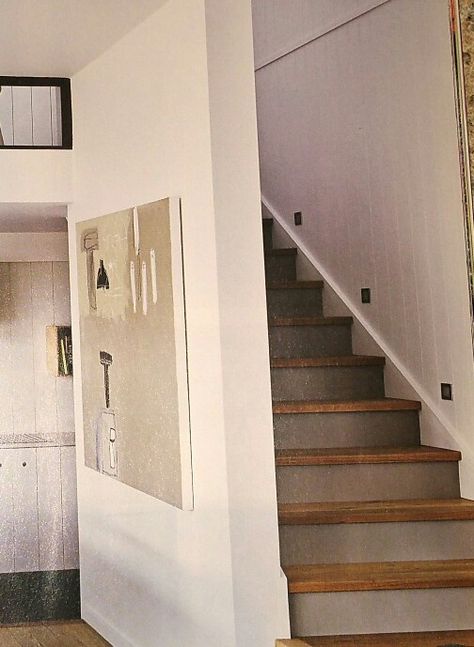 Enclosed staircase with foot lights Enclosed Staircase Ideas, Enclosed Stairs, Enclosed Staircase, Stairs Makeover Ideas, Basement Steps, Hallway Ideas Diy, Loft Staircase, Staircase Landing, Narrow Staircase