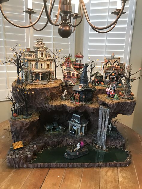 Spookytown Display, Village Display Platform, Dept 56 Halloween, Department 56 Halloween, Halloween Village Display, Lemax Spooky Town, Casa Halloween, Spooky Town, Halloween Miniatures