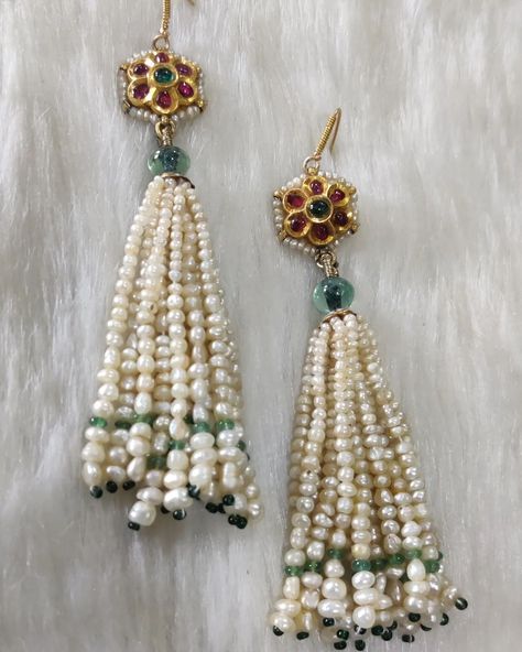 Pearl Hanging Earrings, Pearl Bridal Jewelry Sets, Beaded Wedding Jewelry, Pearl Tassels, Hyderabadi Jewelry, Gold Jewelry Prom, Neck Pieces Jewelry, Fancy Jewelry Necklace, Bridal Jewelry Vintage