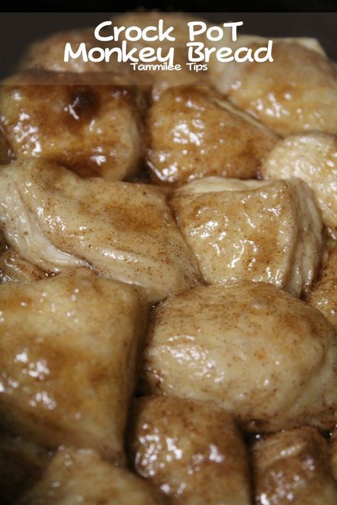 Crock Pot Monkey Bread:  1 tube Biscuits (I used Pillsbury Biscuits), 1 Tsp Cinnamon  1/4 cup Margarine/butter, Melted  1 cup brown sugar Crock Pot Monkey Bread, Crock Pot Food, Crock Pot Desserts, Dessert Recipies, Slow Cooker Desserts, Happy Belly, Salad Pasta, Monkey Bread, Crock Pot Cooking