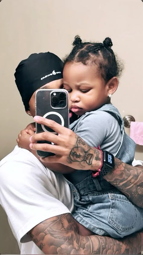 Baby Sarada, Dad And Daughters, Calvin Klein Aesthetic, Daughter And Dad, Relationship Pics, Mommy And Son, Cute Maternity Outfits, Black Fathers, Parent Life