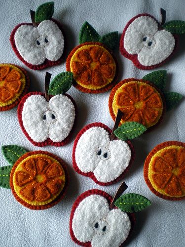 apples to oranges Ornament Inspiration, Handmade Cat Toys, Felt Fruit, Felt Bookmark, Winter Decorations, Felt Ornament, Felt Pattern, Felt Food, Crafts Christmas