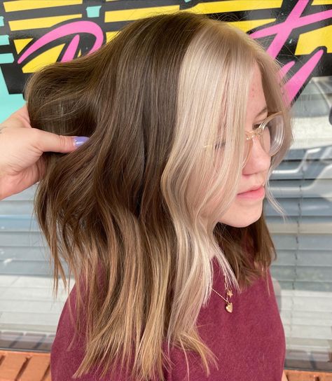 Halo Color Block Hair, Colorblock Hair Blonde And Brown, Blonde Color Block, Color Block Hair Ideas, Color Block Hair, Hair Color Underneath, Hair Romance, Dyed Blonde Hair, Split Hair