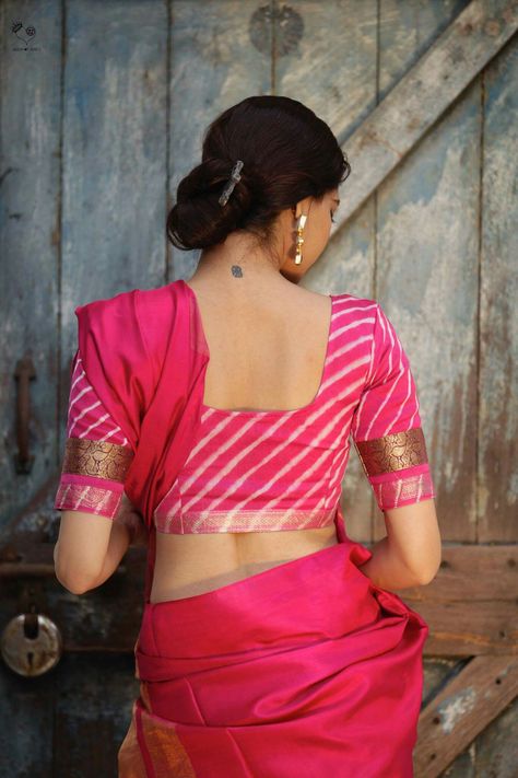 ...oh the square cut blouse and the casual wrapping of the Saree..innocence personified. Square Neck Saree Blouse, Square Neck Blouse Designs, Kalamkari Blouse Designs, Bale Dance, Blouses Pattern, Aari Blouses, Pink Blouse Designs, Mango Mala, Eastern Wear