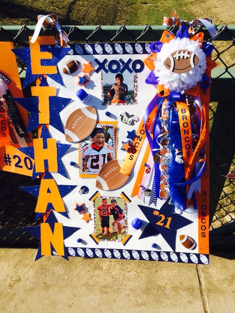 Homecoming poster! Senior Boards, Football Locker Decorations, Football Banners, Senior Night Football, School Locker Decorations, Homecoming Poster, Homecoming Poster Ideas, Senior Board, Peewee Football