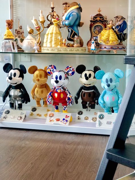 Casa Disney, Mickey House, Disney Room Decor, Disney Souvenirs, Disney Rooms, Disney Pixar Movies, Disney Kitchen, Disney Ornaments, Disney Home Decor