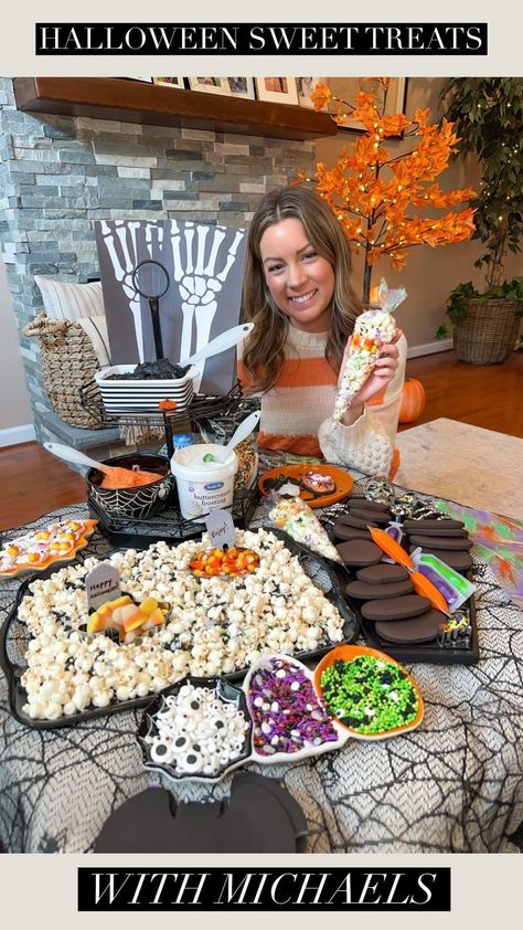 Tara Panasiuk | FALL POPCORN BAR 🍁🍿 Comment “POPCORN” to be sent all the items used here 🧡 This is the perfect sweet and salty snack combo that your... | Instagram Fall Popcorn Bar, Halloween Popcorn Bar, Fall Popcorn, Popcorn Toppings, Halloween Popcorn, Halloween Movie Night, Popcorn Bar, Salty Snacks, Fall Is Here