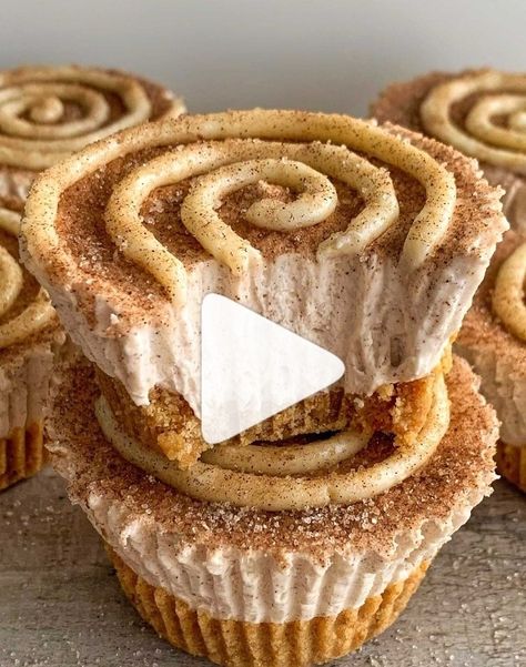 No Bake Cinnamon Roll Cheesecake, Mini Cinnamon Roll Cheesecake, Cinnamon Swirl Cheesecake, Mini Bundt Cakes Recipes, Roll Cheesecake, Cinnamon Cheesecake, Individual Cheesecakes, Cinnamon Roll Cheesecake, Mini Cheesecake Recipes