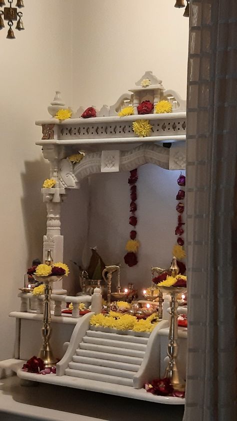 Home Mandir Decoration Ideas, Mandir Decoration Ideas, Pooja Room Ideas Indian, Home Mandir, Mandir Decoration, Home Flower Decor, Pooja Decoration, Feather Photography, Mandir Design