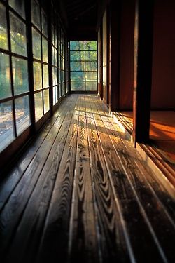 Phenomenological Architecture, Turning Japanese, Farm Ideas, Wooden Floors, Japanese Interior, Japanese Architecture, Japanese House, Wooden House, On The Floor