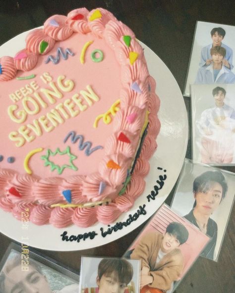 Carat Cake Seventeen, Going 17 Cake, Seventeen Cake Design Kpop, Svt Cakes Ideas, Going Svt Cake, Seventeen Themed Cake, Going Seventeen Cake Design, Jeonghan Cake, Kue Sweet Seventeen