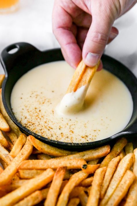 Crabby Fries Recipe, Fries Cheese, Beer Cheese Sauce, Crab Fries, Crispy Oven Fries, Beer Cheese Dip, Homemade French Fries, Frozen French Fries, Cheese Sauce Recipe