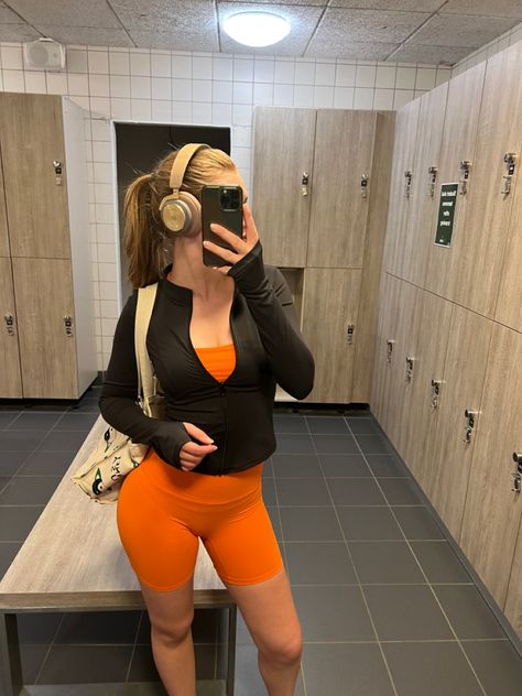 #exercere #gym #workoutoutfit #set #outfitset #orange #orangeset Orange Short Length Activewear For Gym, Orange Seamless Activewear For Gym, Orange Workout Set, Compressive Orange Activewear For Gym, Orange Compressive Activewear For Workouts, Orange Gym, Soft Classic Kibbe, Working Out Outfits, Orange Shorts