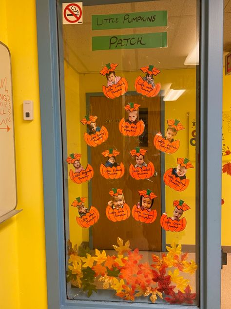 Halloween Decor Preschool Classroom, Autumn Class Door Decorations, Fall Door Decor For Classroom, Daycare Fall Pictures, Fall Themed Doors For Preschool, Halloween Door Decorations Classroom Pumpkin, Halloween Toddler Classroom Door Ideas, Fall Door Decor Preschool, Window Decoration Ideas For School Fall