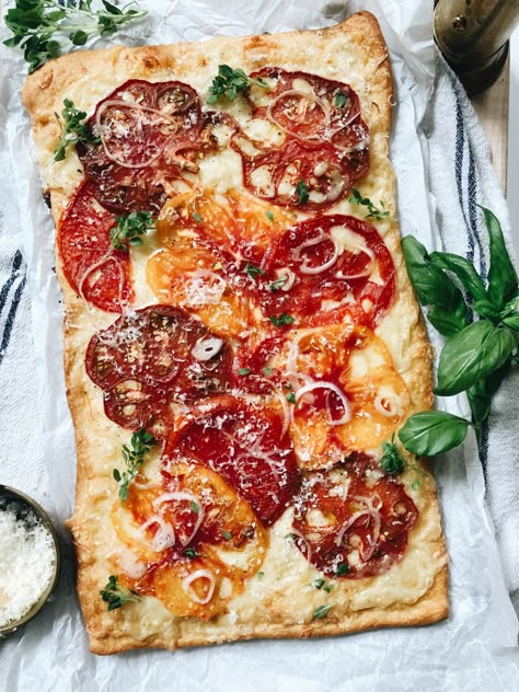 Heirloom Tomato and Gruyere Slab Pie | Bev Cooks Tomato Pie Recipes, Pasta Tomato Soup, Best Tomato Pie, Benefits Of Tomatoes, Bev Cooks, Crescent Dough Sheet, Tomato Pie Recipe, Tomato Dishes, Slab Pie