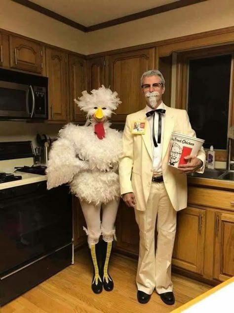 Costume Halloween Duo, Duo Cosplay, Halloween Costume Couple, Halloween Costumes Women Scary, Leadership Ideas, Costumes 2024, Unique Couple Halloween Costumes, Funny Couple Halloween Costumes, Amazing Halloween Costumes