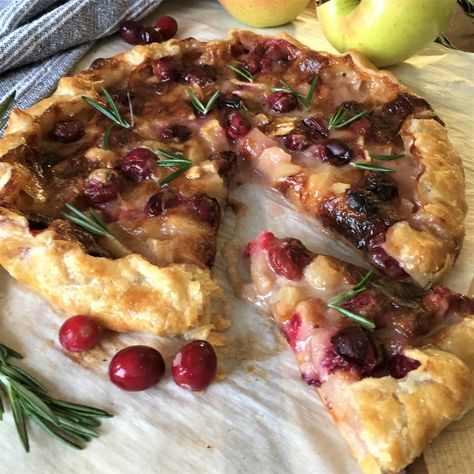 Apple Brie Galette, Creamy Brie, Cranberry Brie, Golden Delicious Apple, The Cranberries, Festive Desserts, Frozen Cranberries, Pastry Crust, Perfect Pies