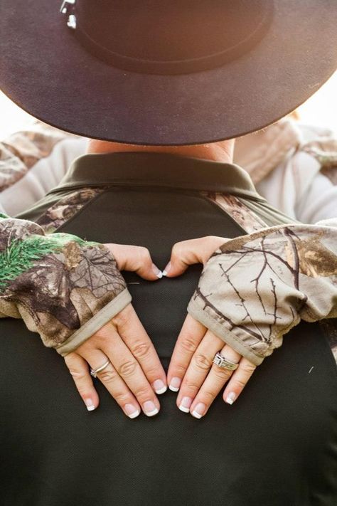 camo wedding engagement rings Camo Wedding Rings, Country Engagement Pictures, Shooting Couple, Image Couple, Country Couples, Engagement Photos Country, Wedding Engagement Pictures, Camo Wedding, Engagement Pictures Poses