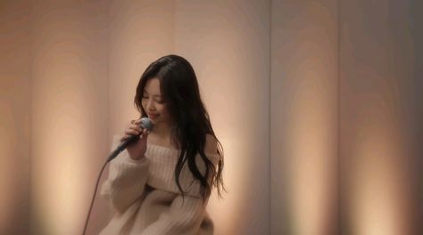 original pin please dont take w/o creds. #jennie #blackpink #singing #cover #christmas #snow Jennie Singing, Blackpink Singing, Jen Videos, Christmas Snow, Blackpink Jennie, Singing, Black Pink, Collage, The Originals