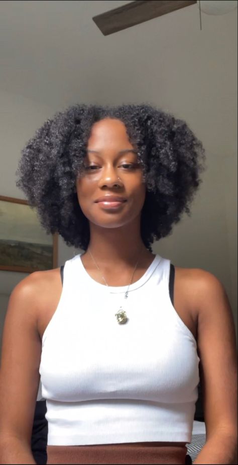 4c Hair Shape, 4c Mid Length Natural Hair, Afro Middle Part, Layered Afro, 4c Hair Aesthetic, Natural 4c Hairstyles Ideas, Natural Hair Middle Part, 4b Afro, Easy Natural Hair Styles