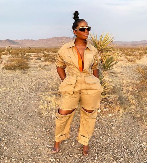 https://www.instagram.com/p/CHOmrvHB4-o/?igshid=c7770f7hjwax Safari Outfit Women, Desired Wardrobe, Printed Skirt Outfit, Safari Outfit, Safari Outfits, 2piece Outfits, Balloon Pants, Streetwear Fashion Women, Outfit Women