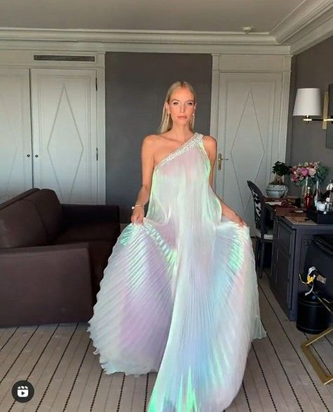 Iridescent Wedding Dress, Core Fashion, Iridescent Dress, Nature Tattoo, Mermaid Core, Aesthetic Nails, Makeup Clothes, Nails Makeup, Mermaid Theme