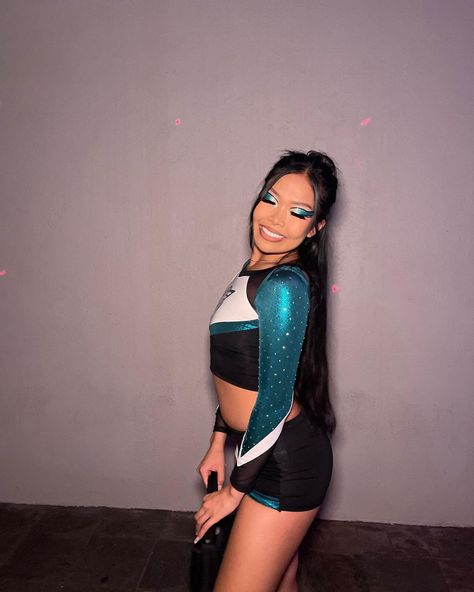 Maddie Euphoria Cheer, Maddy Euphoria Costume, Euphoria Cheer, Halloween Costumes For Dark Hair, Euphoria Costume, Euphoria Halloween, Maddie Euphoria, Cheer Costumes, Maddy Euphoria