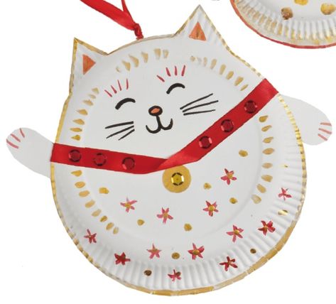 Help celebrate Chinese New Year by making this Lucky Waving Cat – a traditional symbol in Chinese culture. Fun and easy to make from a paper plate! Full step-by-step instructions for this and dozens of other craft projects to help keep your kids engaged, entertained and educated! See the latest Winter issue of Creative Steps … Chines New Year Crafts For Kids 2022, Lunar New Year Projects For Kids, Easy Chinese New Year Crafts, Cny Art Craft For Kids, Chinese New Year Activity For Kids, Chinese New Year Crafts For Kids Easy, Chinese New Year Art Projects For Kids, Lunar New Year Art Projects, Lunar New Year Art For Kids