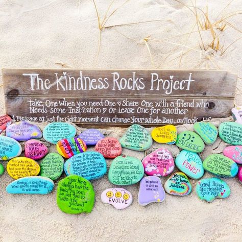 Kindness Rocks Project, Kindness Projects, Rock Quotes, Inspirational Rocks, Painted Rocks Kids, Rock Painting Ideas Easy, Rock Painting Patterns, Kindness Rocks, Paint Rock