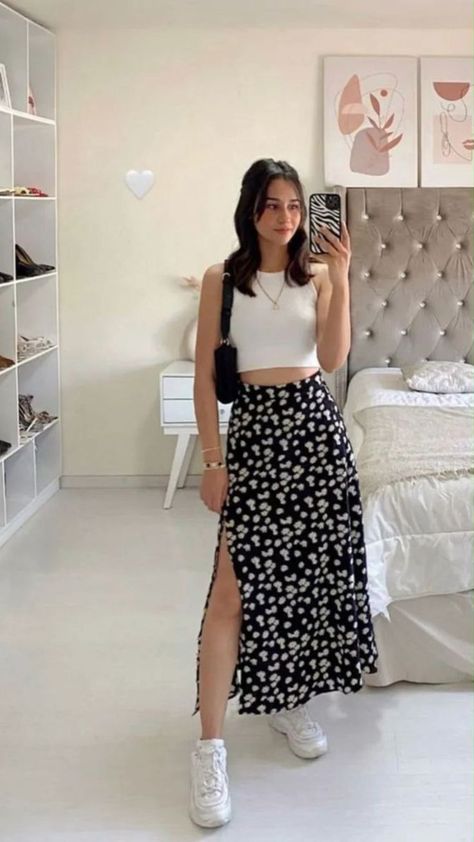 Style Inspiration Skirts, Comfort Summer Outfit, Glam Day Outfit, Cool And Comfortable Outfits, Cute Bold Outfits, Casual And Elegant Outfits, Minimalist Style Women Outfits, A Line Midi Skirt Pattern, Elegant Bohemian Fashion