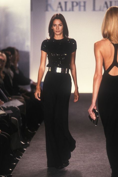 Ralph Lauren Fall Winter 1997 Ralph Lauren Runway, 1980 Dress, Classic Ralph Lauren, Ralph Lauren 90s, Ralph Lauren Fall, 90s Runway Fashion, 90s Models, Iconic Dresses, Ralph Lauren Dress