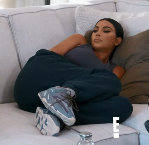 Sweatsuit Set Aesthetic, Kim Kardashian Yeezy, Kardashian Lifestyle, Kylie Jenner Street Style, Yeezy Outfit, Kim Kardashian Outfits, Being Me, Models Off Duty Style, Kardashian Outfit