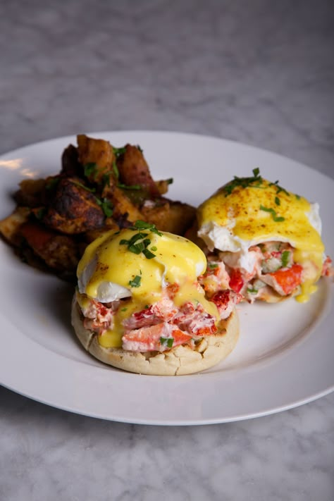 Lobster Benedict, Lobster Eggs, Eggs Benedict Recipe, Egg Benedict, Mexican Breakfast Recipes, Lobster Recipes, Buffet Design, Mother's Day Brunch, Mothers Day Brunch