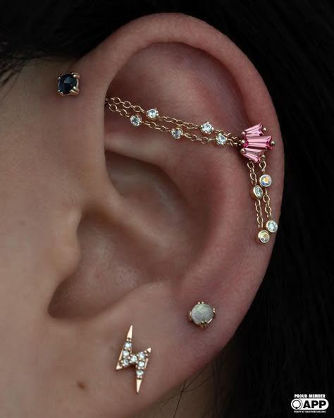 Girly Industrial Piercing, Flat Piercing Placement, Industrial Piercing Inspiration, Disconnected Industrial Piercing, Industrial Piercing Without Bar, Industrial Bar Piercing Aesthetic, Eat Curation Ideas, Earring Curation Silver, Piercings Ear Silver