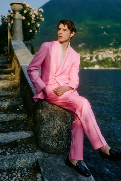 Man In Pink Suit, Man Pink Outfit, Couture Suits Men, Men’s Pink Suit, Pink Mens Outfit, Pink Fashion Men, Colorful Suits Men, Pastel Menswear, Pink Clothes Men