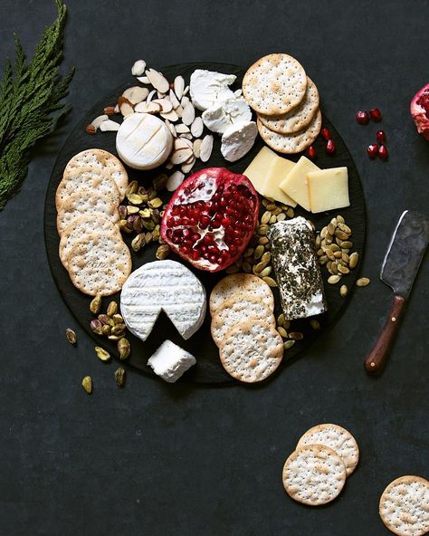 114 Likes, 6 Comments - Brooklyn Slate (@brooklynslate) on Instagram: “If you’re still looking for a last-minute gift, we’ve got you covered! Orders placed by midnight…” Slate Cheese Board, Slate Board, Antipasto Platter, Tapas Recipes, Wine Food Pairing, Party Platters, Hors D'oeuvres, Cheese Serving, Cheese Plate