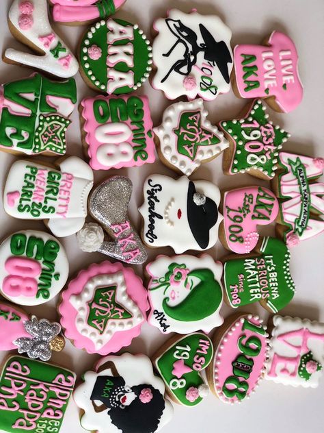 Aka Coming Out Party, Aka Cookies Decorated, Aka Party Ideas, Sorority Alumni Gifts, Sorority Party Decorations, Aka Party Decorations, Aka Cookies, Aka Birthday, Aka Party