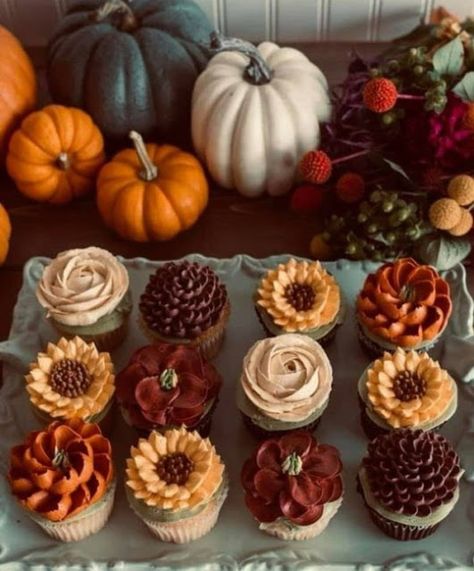 Fall Cupcakes, Fall Treats, Halloween Cupcakes, Fall Party, Baby Shower Fall, Fall Baking, Fall Baby, Fall Desserts, Cupcakes Decoration