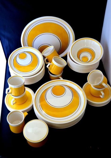 Vintage ATOMIC Mid Century DINNERWARE Set by MIKASA Light'n Lively ... Mid Century Dinnerware, Mcm Dinnerware, Atomic Pattern, Mid Century Modern Dishes, Mid Century Dishes, Dinnerware Set Modern, Kitchen Wear, Appetizer Dessert, Atomic Mid Century