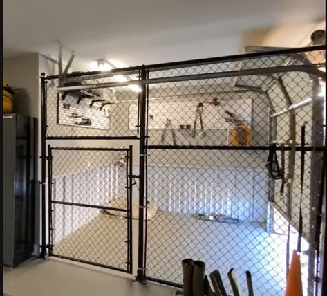 Dog Garage Kennel, Dog Kennel Garage, Dog Room Design, Dog Boarding Ideas, Building A Dog Kennel, Dog Backyard, Indoor Dog Kennel, Dog Kennel Designs, Diy Dog Kennel