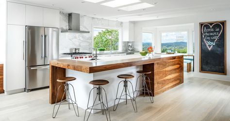 At this year's Kitchen & Bath Show (KBIS), experts revealed the top design trends for 2015, as well as those that are on the way out. Skylight Kitchen, Best Kitchen Designs, Kitchen Design Trends, Kitchen And Bath Design, Kitchen Island Design, Kitchen Pictures, Kitchen Trends, Trendy Kitchen, Large Kitchen