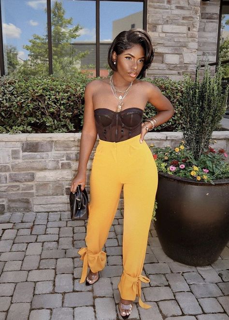 Corset bustier top outfit Black Bustier Outfit, Bustier Top Outfits Classy, Stop Stopping Yourself, Bustier Top Outfits, Yellow Skirt Outfits, Bustier Outfit, Yellow Corset, Corset Top Outfit, Corset Bustier Top