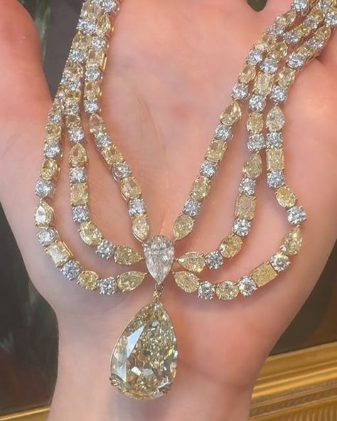 Sophie Stevens on Instagram: "It’s still full steam ahead at Sotheby’s London in our New Bond Street Salon, showcasing our inaugural pop-up private selling exhibition with @a2zadvisory   This exceptional diamond necklace suspends a detachable pendant set with a pear-shaped diamond of yellow tint, weighing 20.03 carats.  Come and visit us until 22nd August ☀️   @sothebysjewels @sothebys #diamondnecklace #diamond #necklace #yellowdiamond #coloureddiamonds #exhibition #sothebysjewels #a2zadvisory #london #hafla" Yellow Diamond Necklace, Bond Street, Pear Shaped Diamond, Yellow Diamond, Bead Jewellery, Pendant Set, Girls Best Friend, Colored Diamonds, Chains Necklace