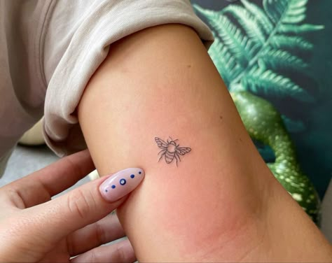 Minimalist Bee Tattoo Outline, Bee Tattoos Simple, Mini Bumble Bee Tattoo, Bee Tattoo Behind The Ear, Bumble Bee Semi Colon Tattoo, Bee Tattoo Ideas Minimalist, Sun And Bee Tattoo, Tiny Bumblebee Tattoo, Fine Line Bumblebee Tattoo