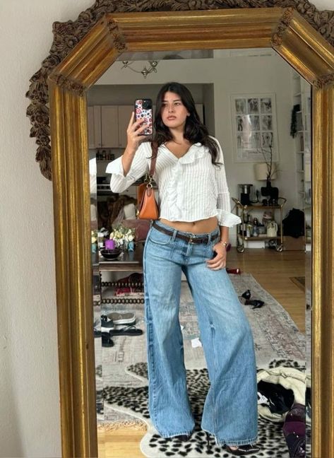 Baggy Flare Jeans Outfit, Baggy Low Rise Jeans Outfit, Blue Flare Jeans Outfit, Low Rise Baggy Jeans Outfit, Low Rise Flare Jeans Outfit, Flare Jean Outfit, Low Rise Jeans Outfit, Flare Outfit, Style Baggy Jeans