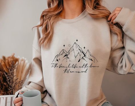 Really Cute Outfits For School, Feyre Tattoo, Acotar Fashion, Cottagecore Library, Fantasy Book Art, Acotar Night Court, Bookish Clothing, Merch Design Ideas, Acotar Books